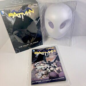 Batman The Court Of Owls Book & Mask Set Volume One DC Comic CN